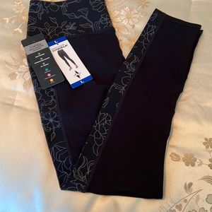 Sketchers leggings. NWT.